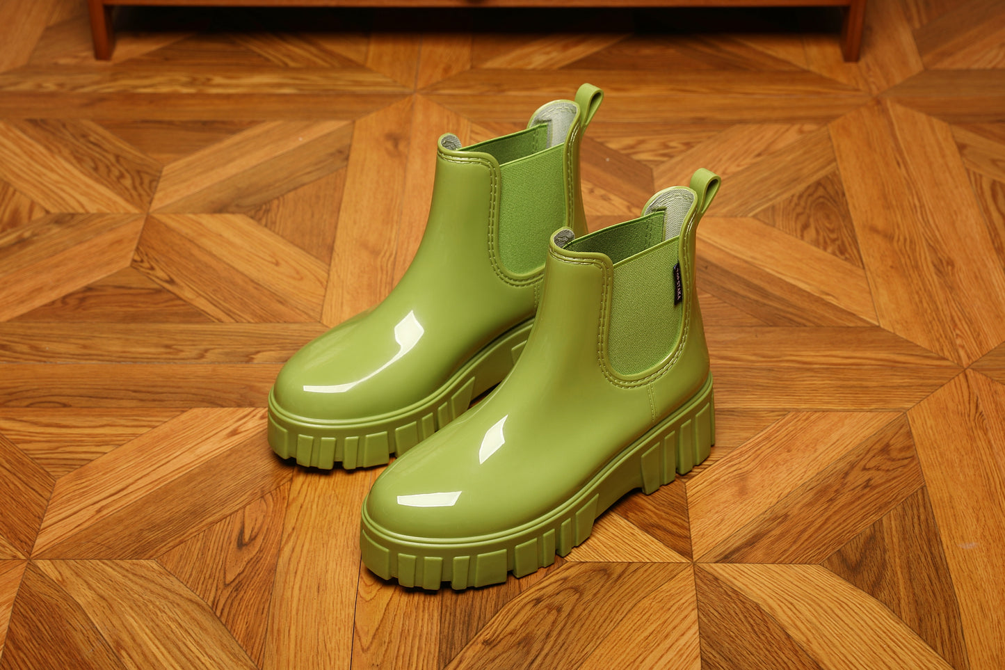 GREEN