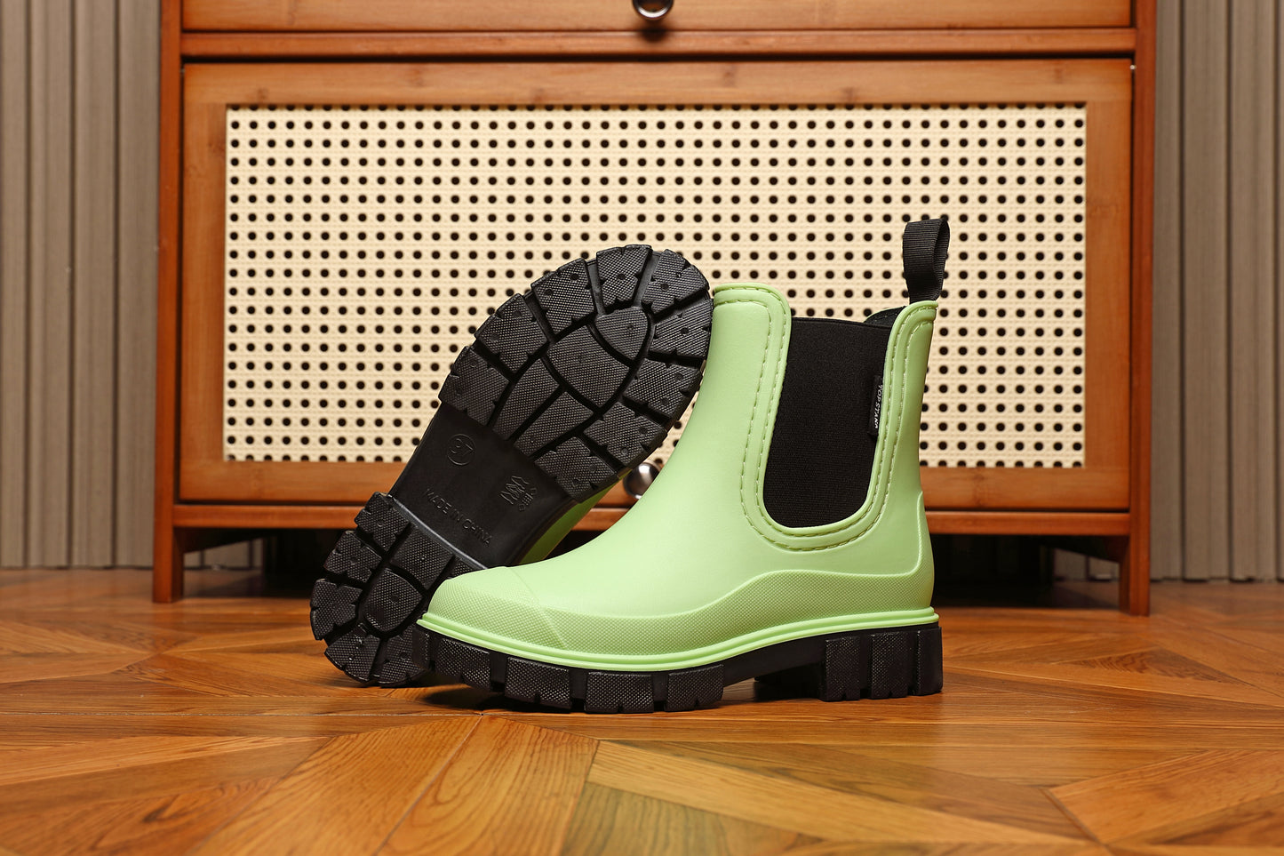 LIGHT GREEN